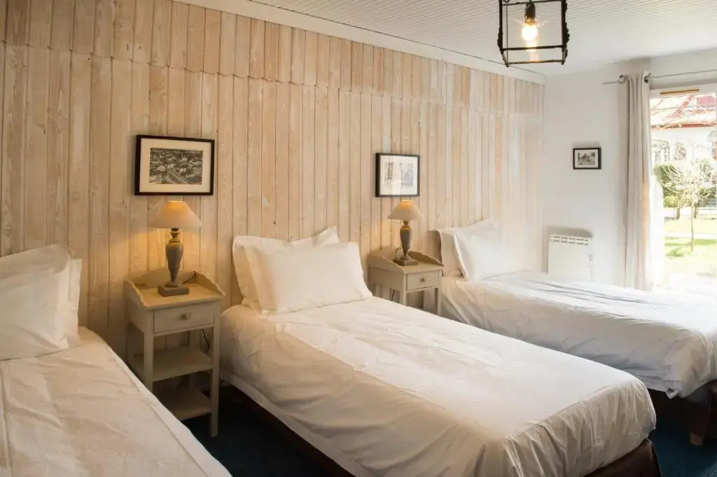 Standard Triple room with garden view
