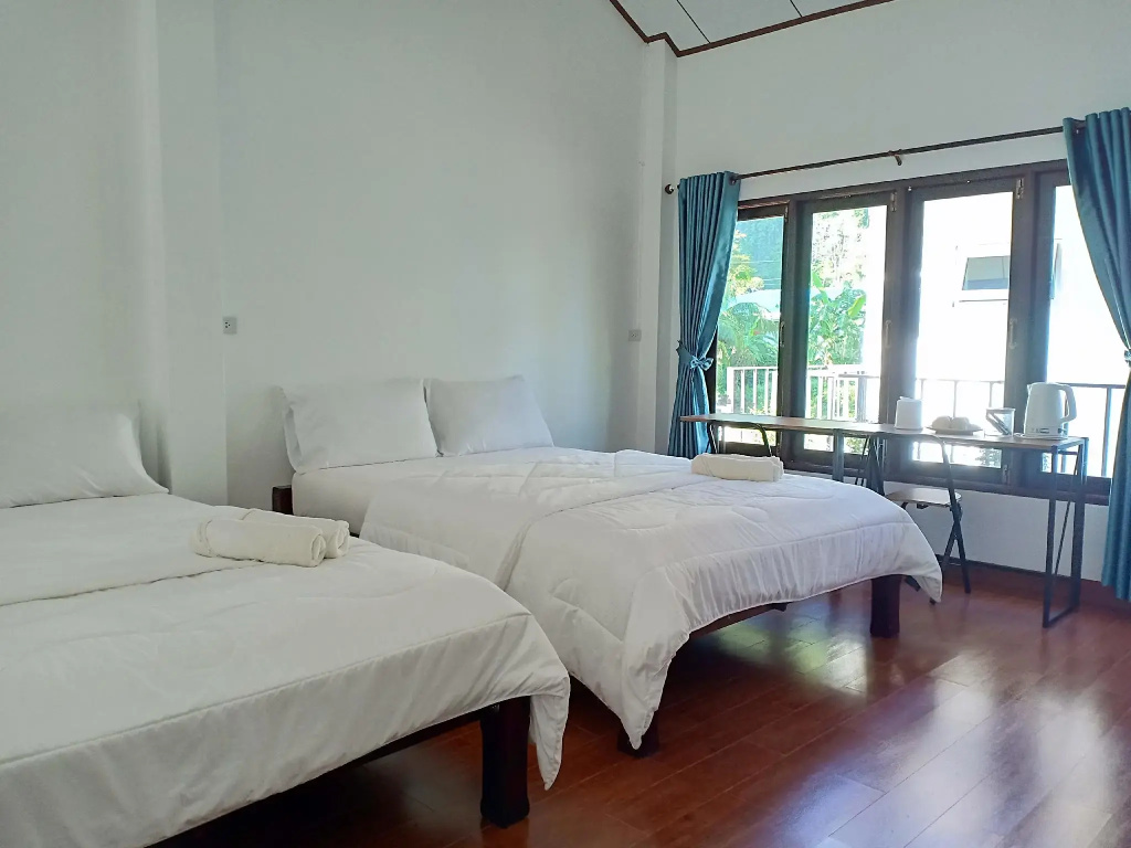 Standard Family room with mountain view