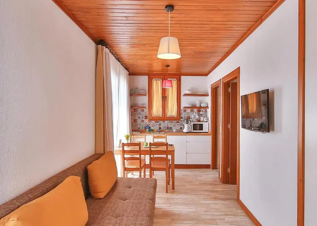 2 Bedrooms Apartment