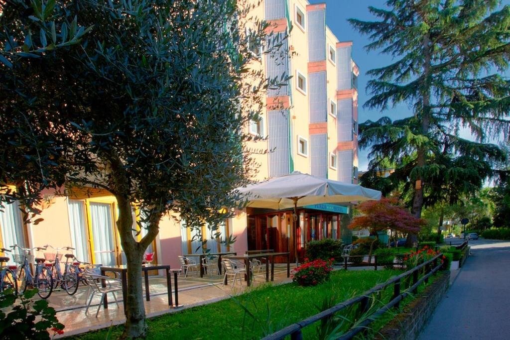 gallery_image_hidden_4