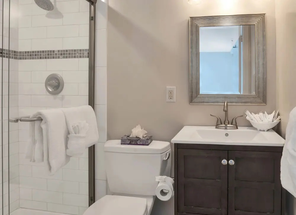 Standard Quadruple room with partial ocean view