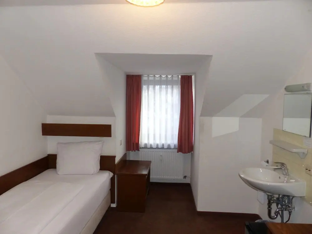 Economy Double room (full double bed)