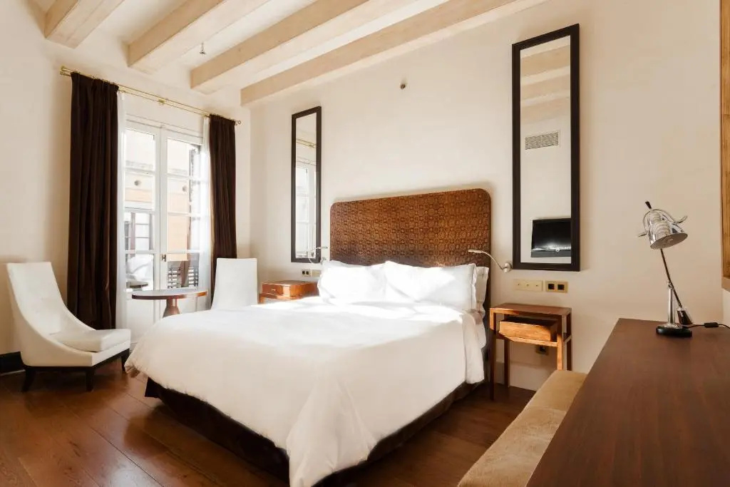 Double room (full double bed)