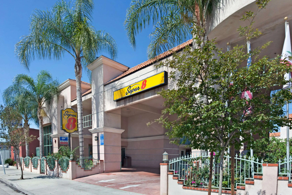 Super 8 by Wyndham North Hollywood — фото