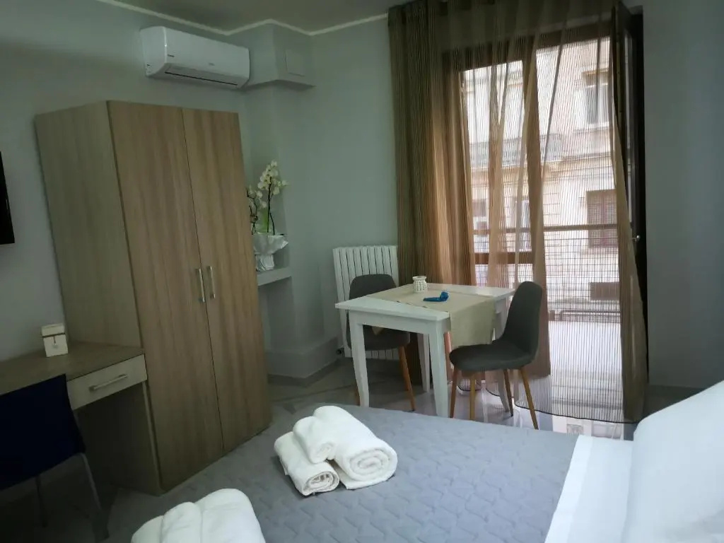 Standard Double room with balcony (full double bed)