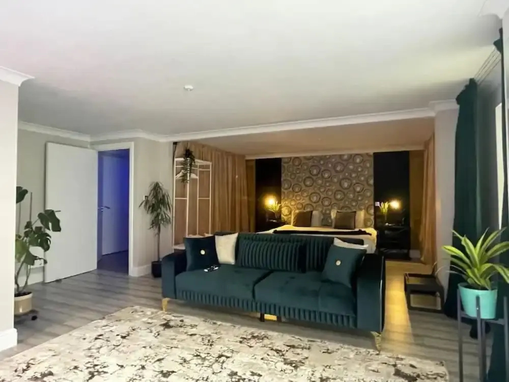 The Exclusive Jacuzzi Apartment