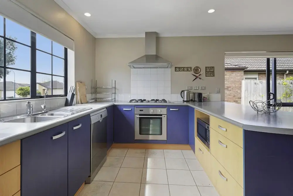 Spacious Family Home -Fully Fenced Yard - фото 13