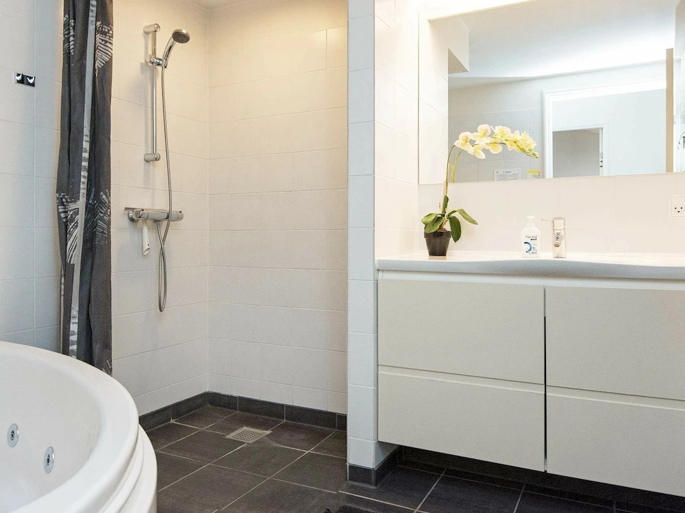 Spacious Apartment With Indoor Whirlpool at Ebeltoft Jutland - фото 9