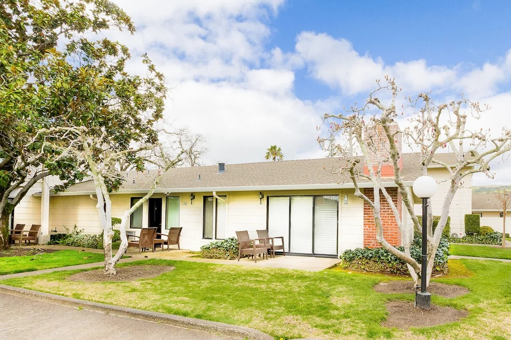 2-Bedrooms Condo Near Trails #SILV287P