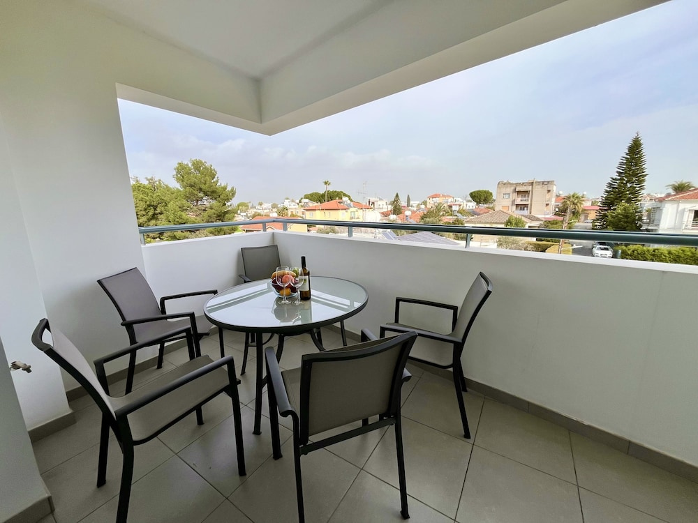 127 NIC - Stay Sun Line Apartment