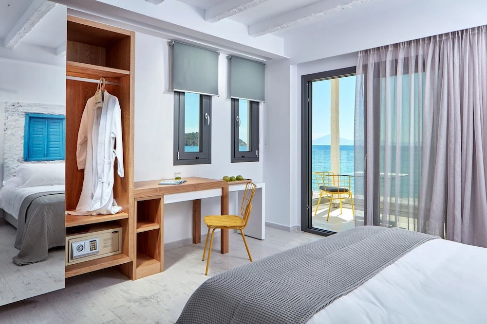 Deluxe Double room with balcony (full double bed)