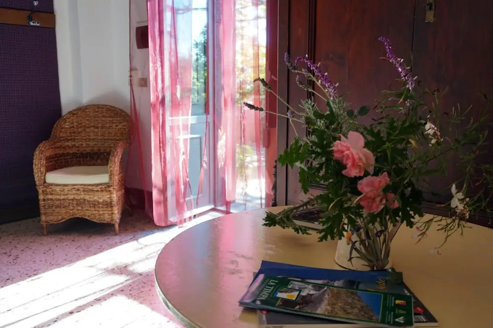 1 Bedroom Standard Double room with courtyard view (full double bed)
