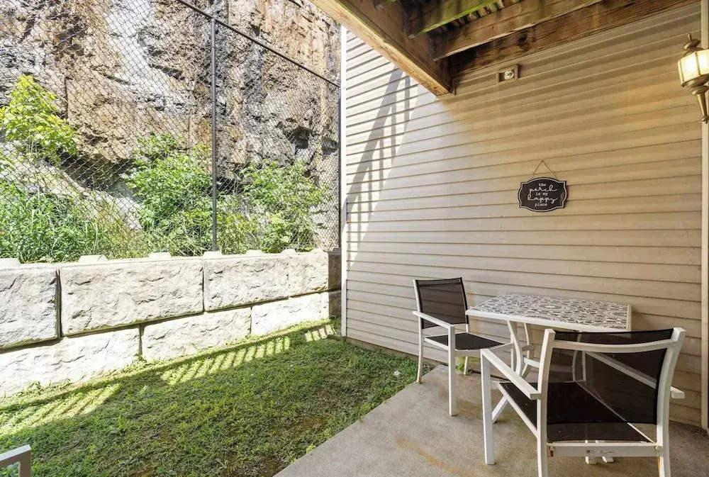 Rustic Retreat Your Own Private Retreat in the Heart of Branson!