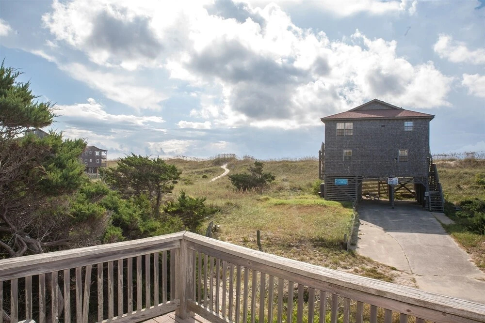 Beachbux 3 Bedroom Cottage by RedAwning