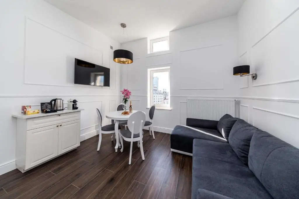 3 Bedrooms Apartment
