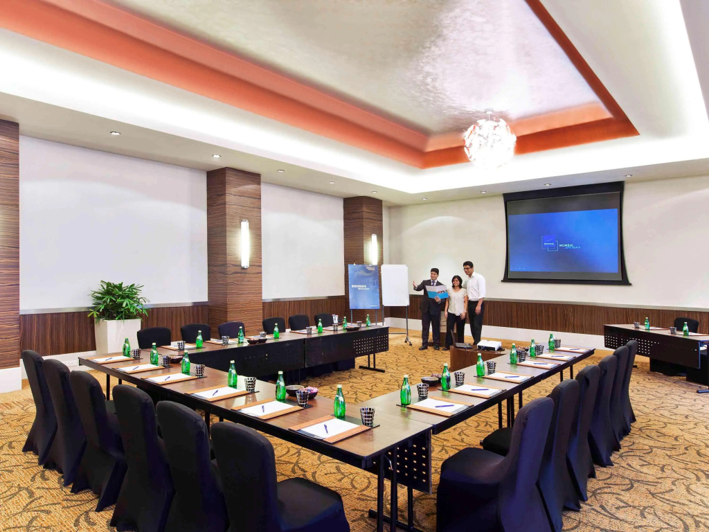 Novotel Mumbai Juhu Beach Hotel - фото 17