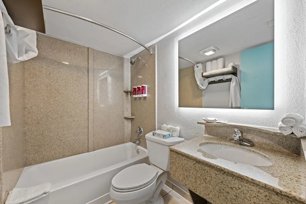 Double Suite with balcony and oceanfront (full double bed)