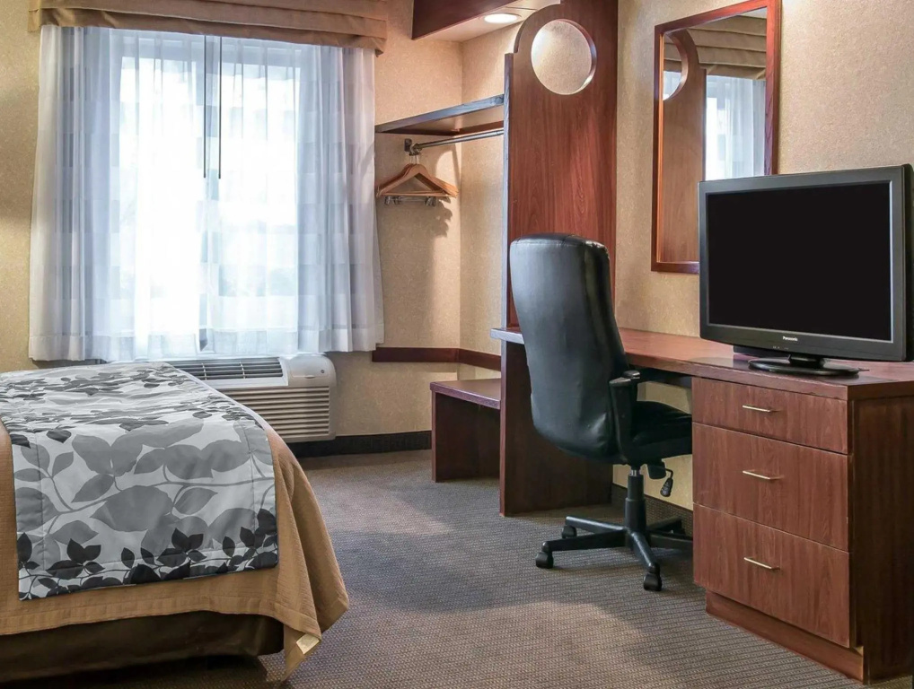 Double room (full double bed)