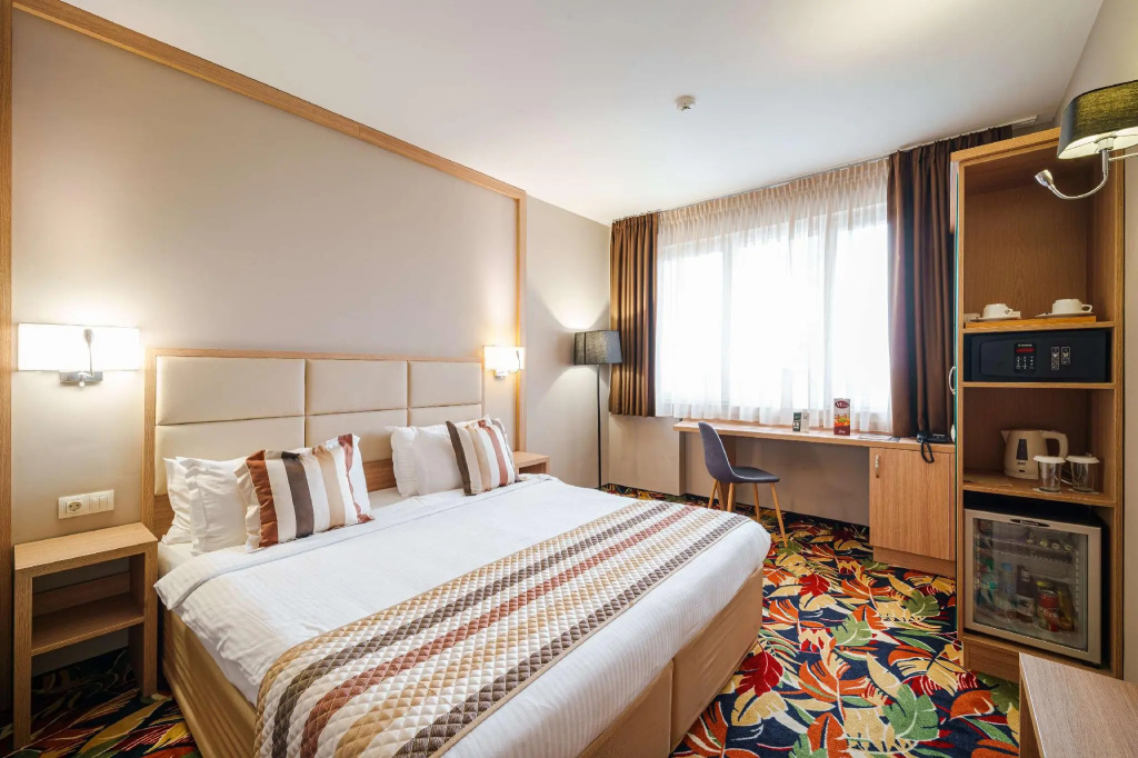 Standard room with city view