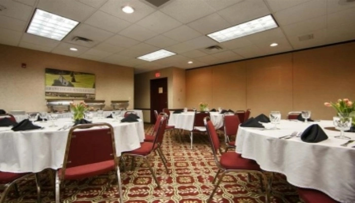 Best Western Plus Franciscan Square Inn and Suites Steubenville - Général