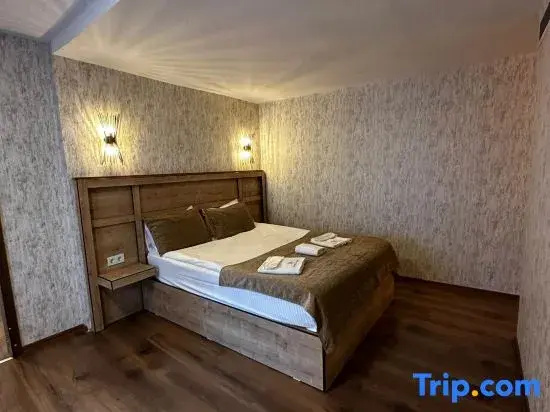 Deluxe Triple room with balcony