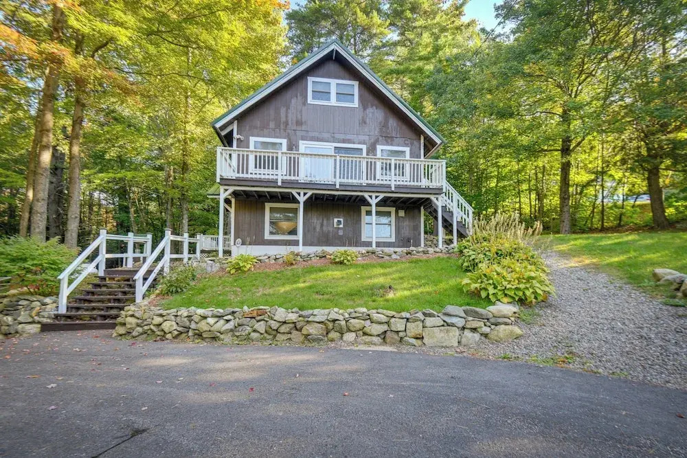 Gilford Getaway w/ Mountain Views & Fire Pit!