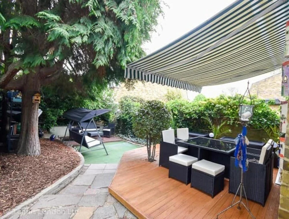 Inviting 5-bed House in London