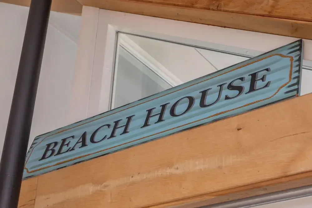 Beachside Modern Holiday Home for 6