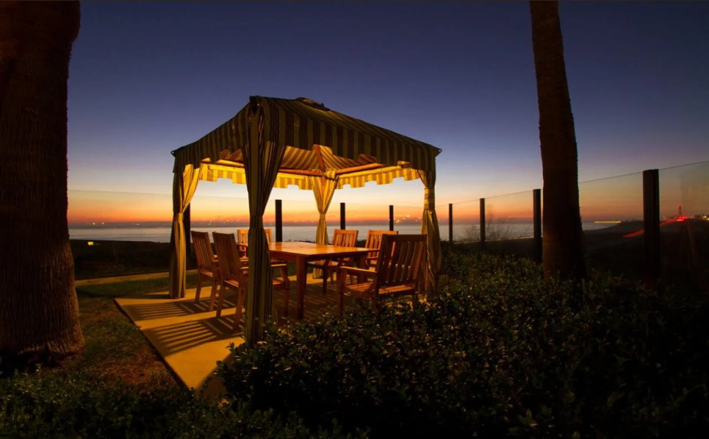 Beach & Waterfront