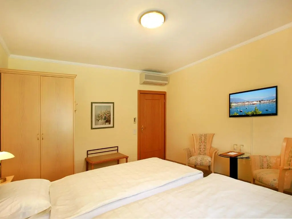 Classic Double room (full double bed)