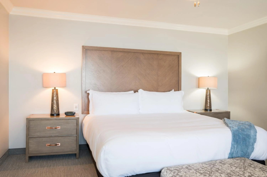 456 Embarcadero Inn & Suites — 5