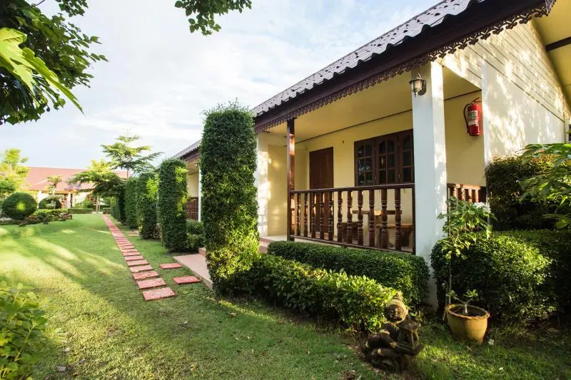Suanluang Garden View Resort - Chambres
