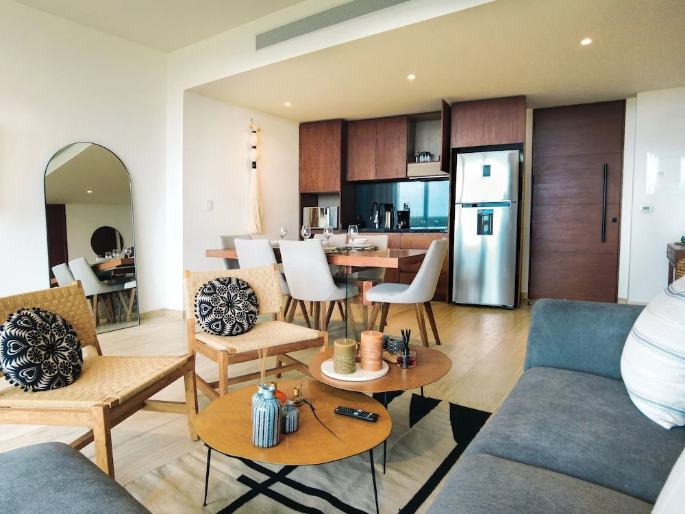 2 Bedrooms Apartment