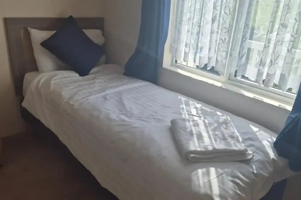 2 Bed Caravan - Sleeps 6 - Pets - Pool - Parking