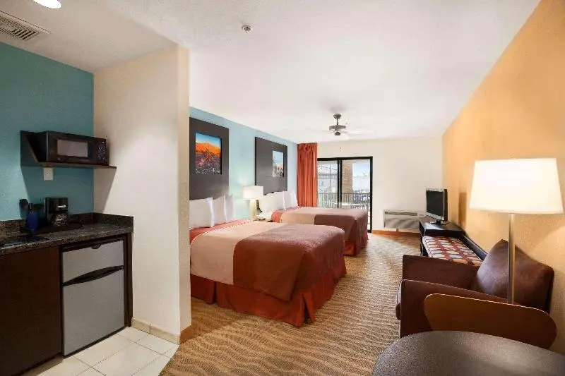 Double Suite (twin beds)