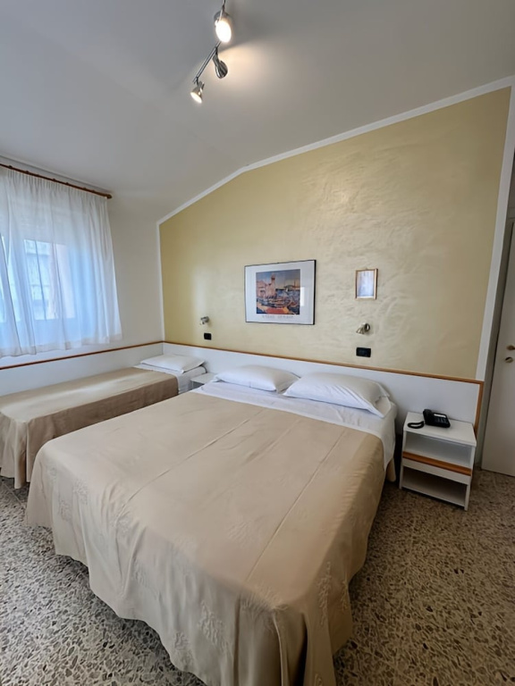 Economy Triple room