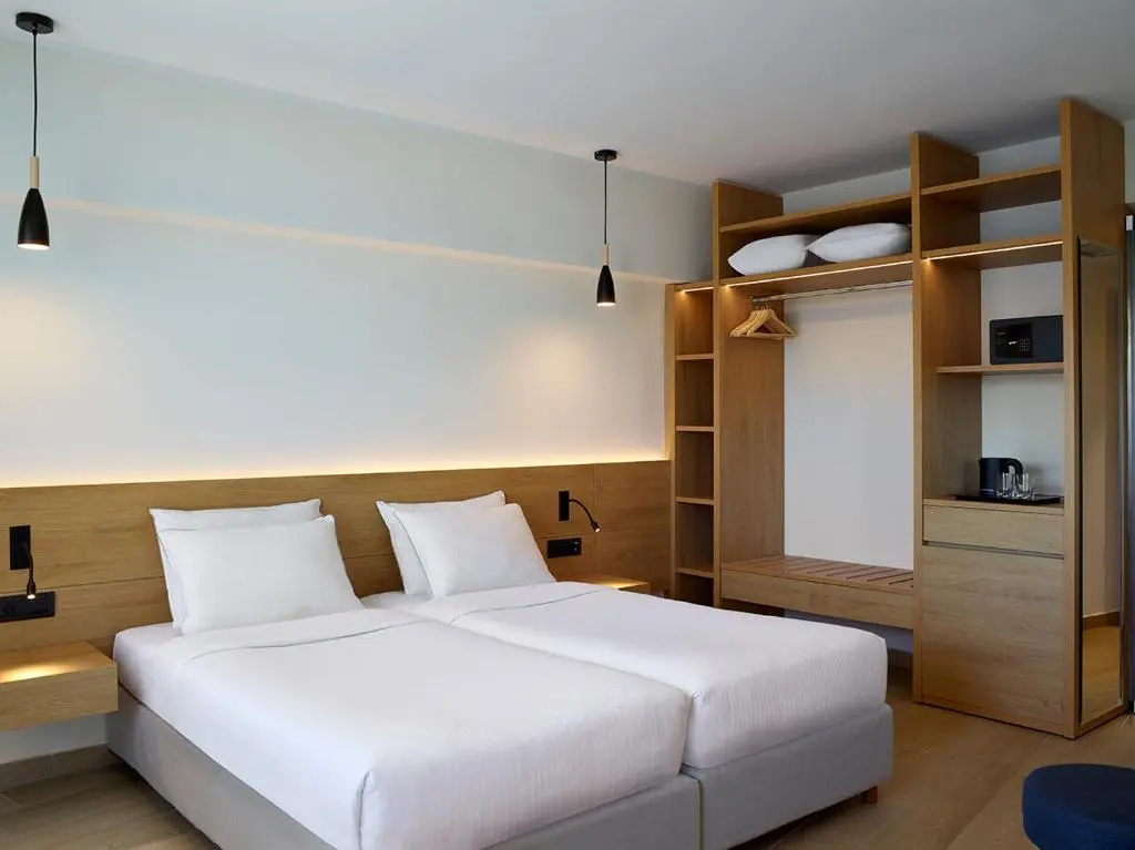 Superior Double room with city view (full double bed)