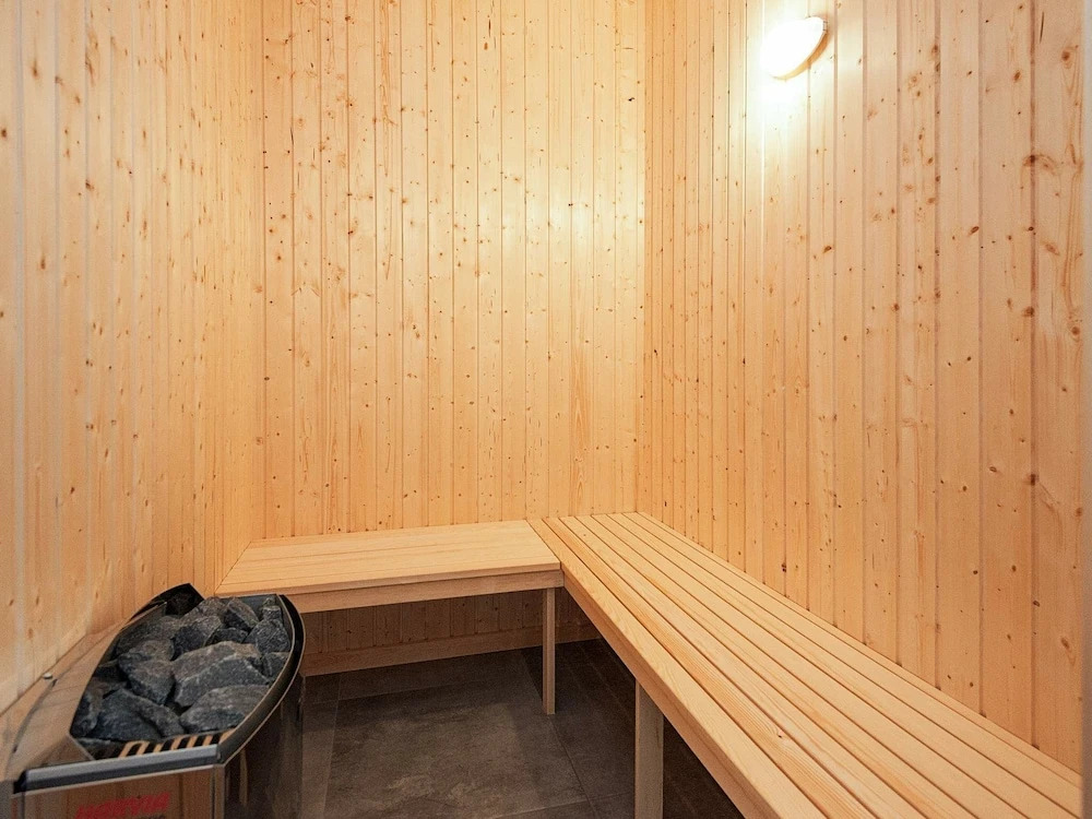 Swanky Holiday Home in Blåvand With Whirlpool - фото 14