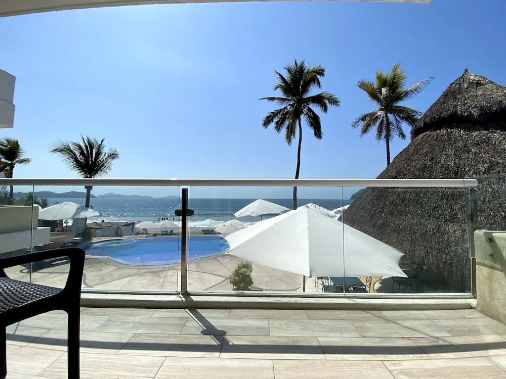Deluxe Suite with balcony and with ocean view
