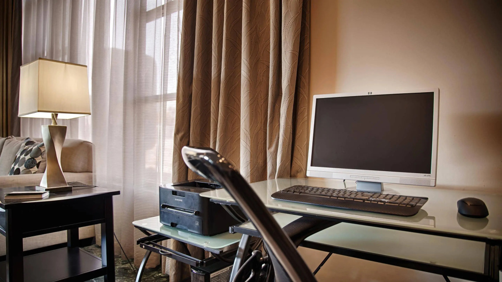 Отель Best Western Pasadena Royale Inn & Suites в Лос-Анджелесе