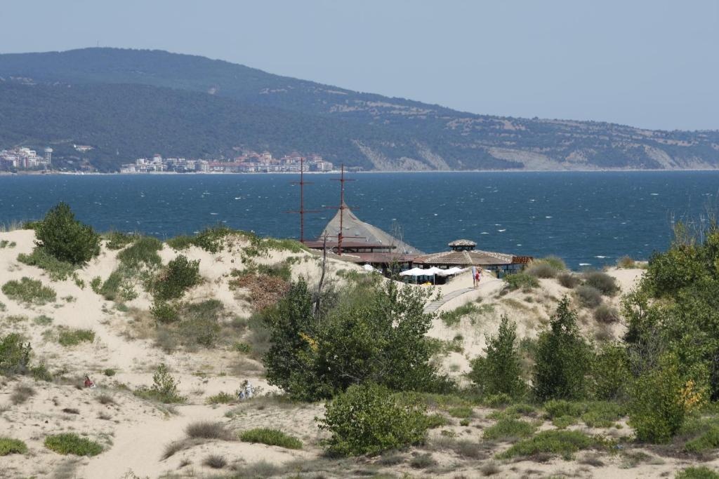 Beach & Waterfront