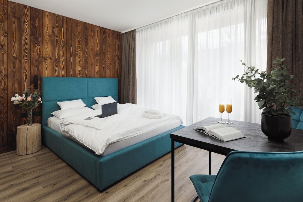 Avenue Chalet — 5