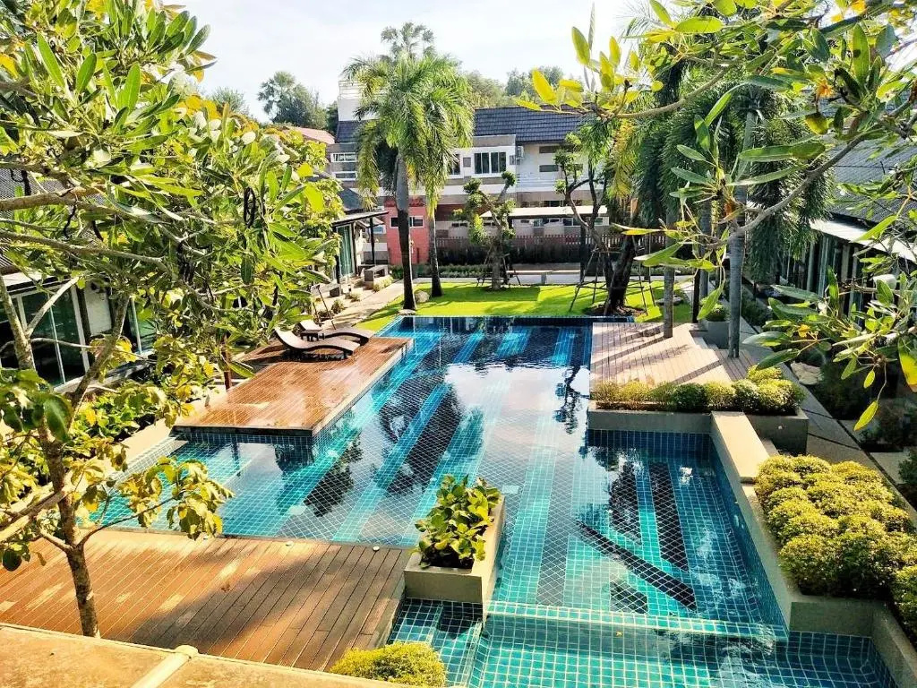 Deluxe Double room with pool view (full double bed)