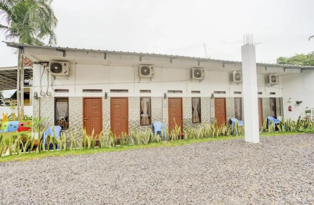 OYO 90124 Oemah Ratu Hostel Syariah - фото 20