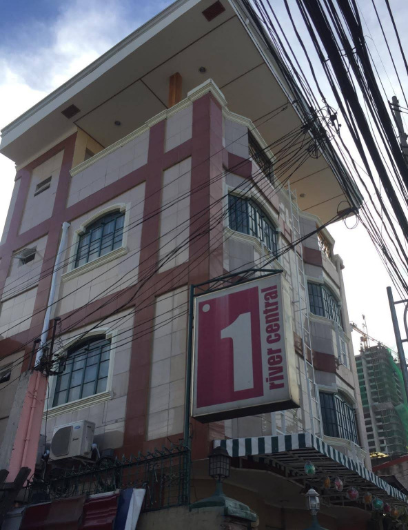 1 River Central Hostel