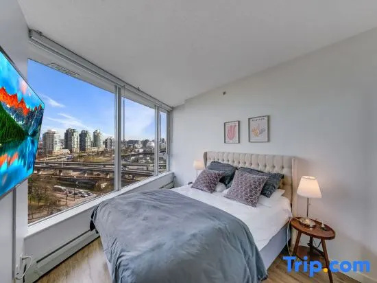 Cozy 2BR2BA Downtown Vancouver/Pool/HotTub/Parking