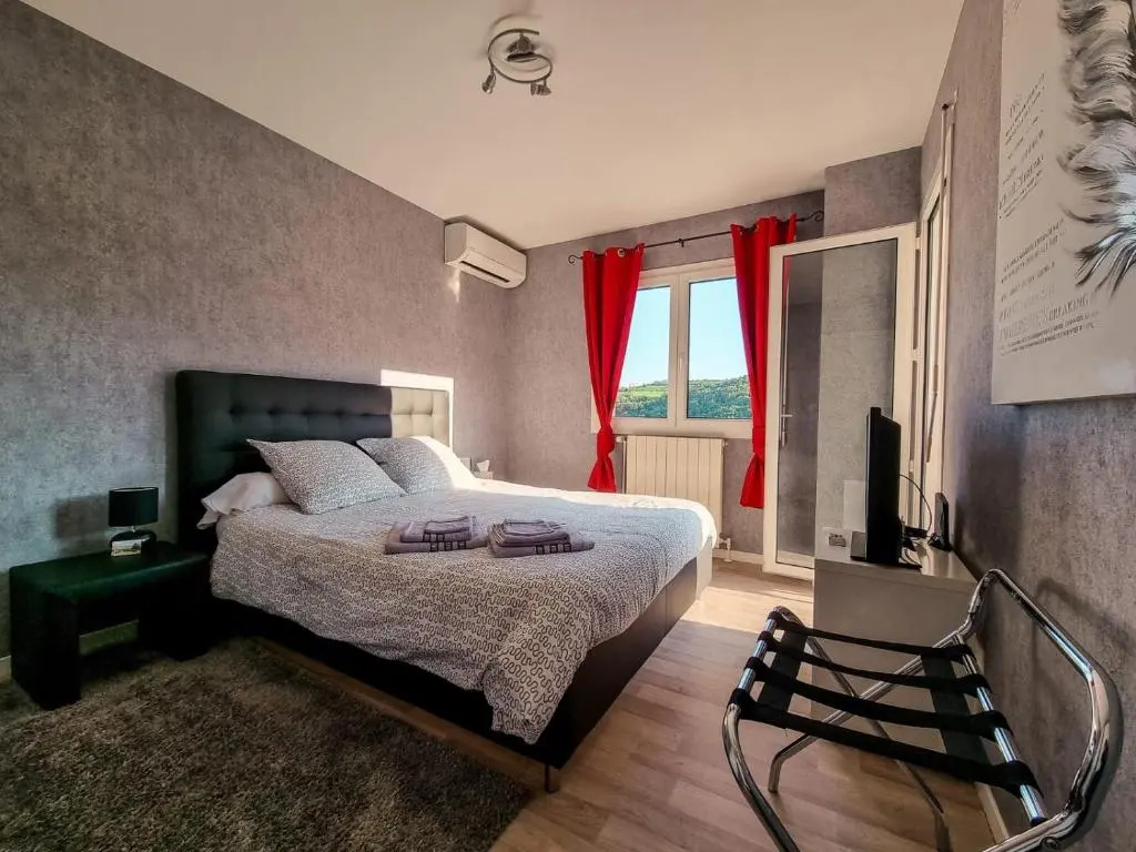 Standard Double room with balcony (full double bed)