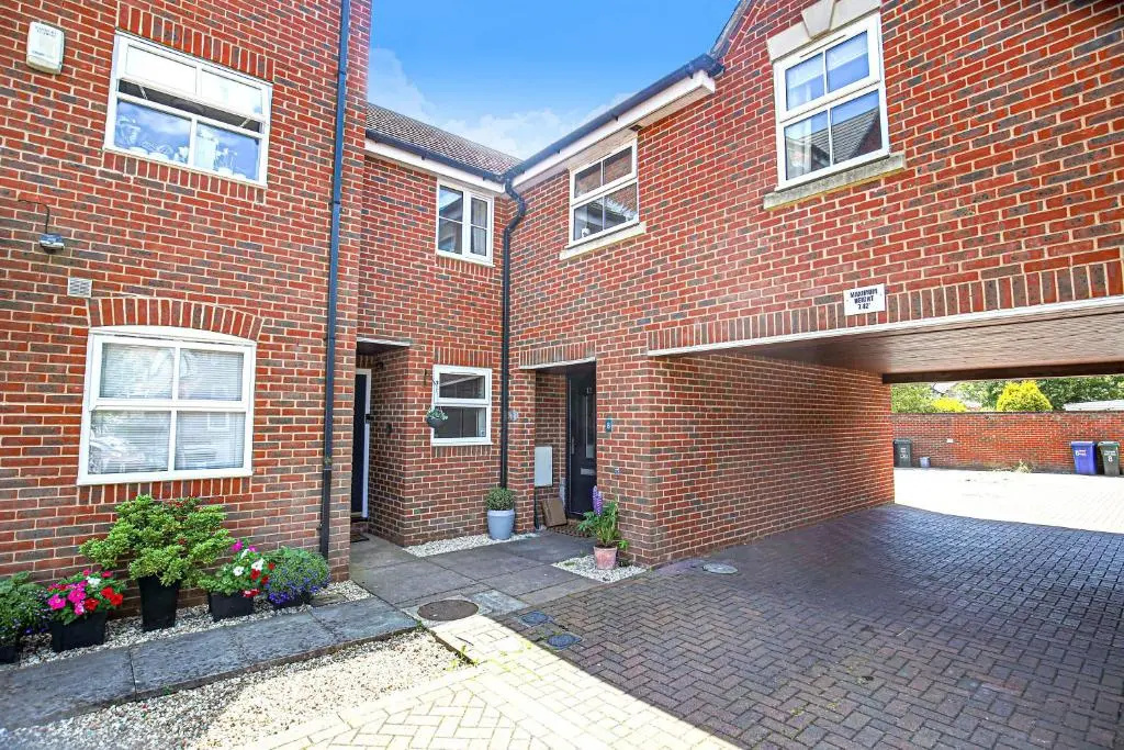 2 BEDROOM APARTMENT near Bicester Village by Platinum Key Properties