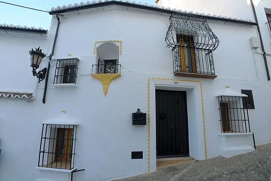 Salvatierra Guest House