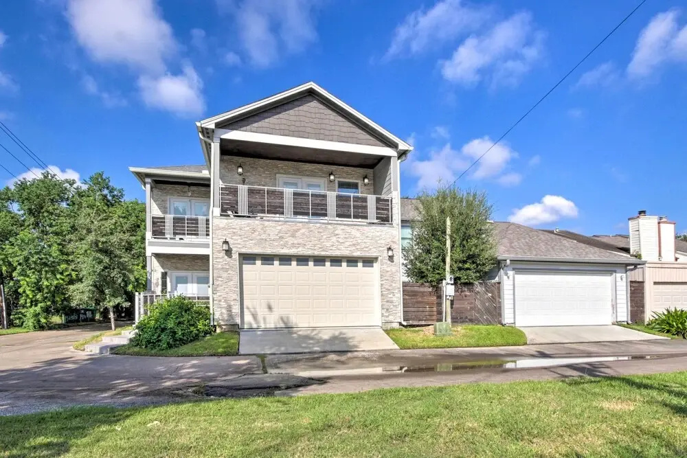 Luxe Southwest Houston Home w/ Balconies & Patio!